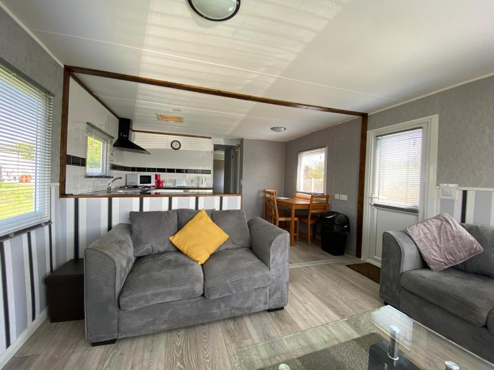 Homely Caravan Just A Short Walk To Hembsy Beach In Norfolk Ref 00036Ba Hemsby Exterior photo